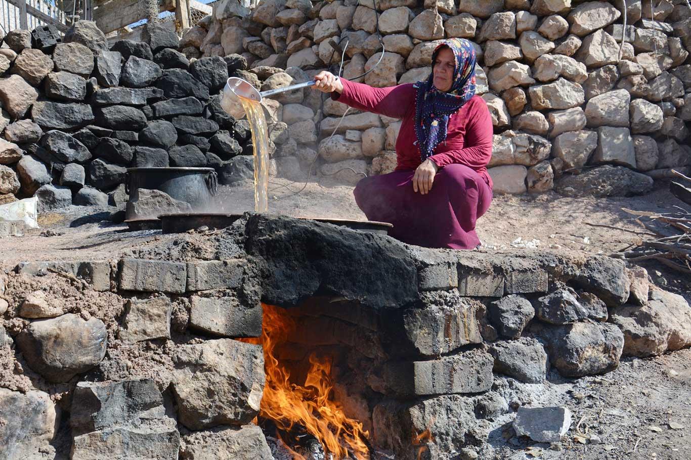 Şire üzümünün pekmeze "tatlı" yolculuğu